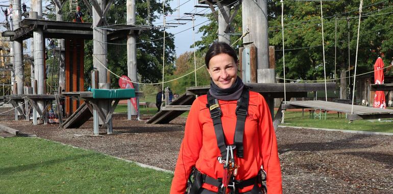 Die Chefin vom Kletterpark Magdeburg: Kathrin Henning vor selbigen