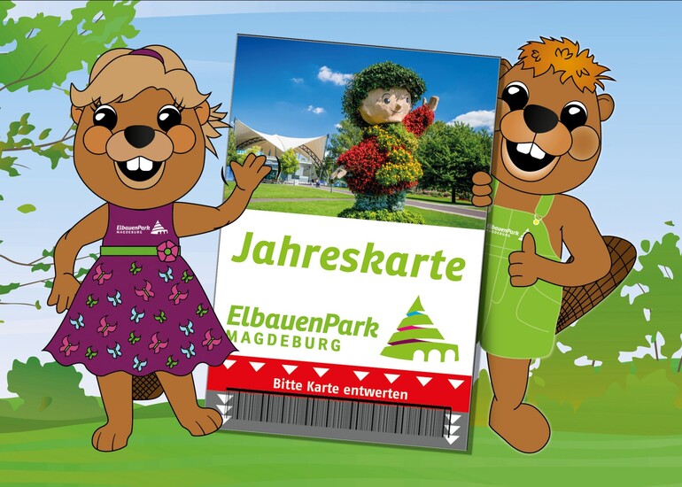 Elbo und Elfi, die Maskottchen des Elbauenparks, halten eine Jahreskarte.